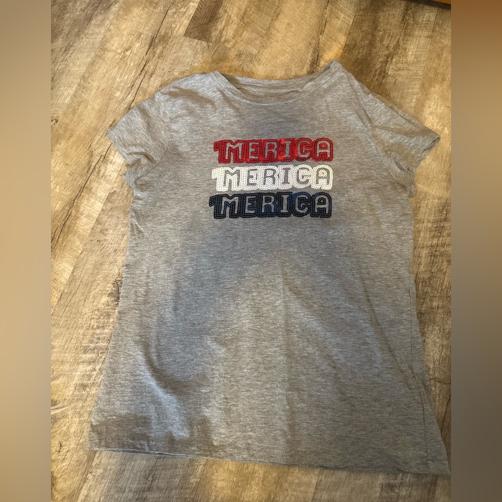 MEDIUM grey short sleeve shirt, red/white/blue ‘MERICA’ shirt